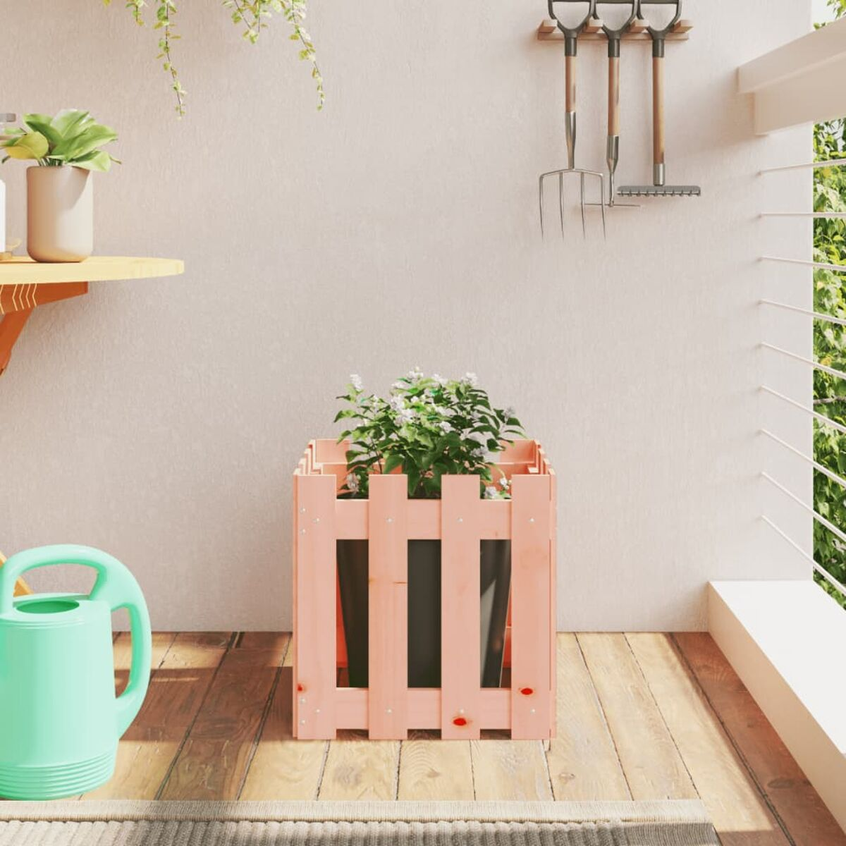 Ein hölzerner Pflanzkasten auf einem Balkon, gefüllt mit Pflanzen und Blumen.