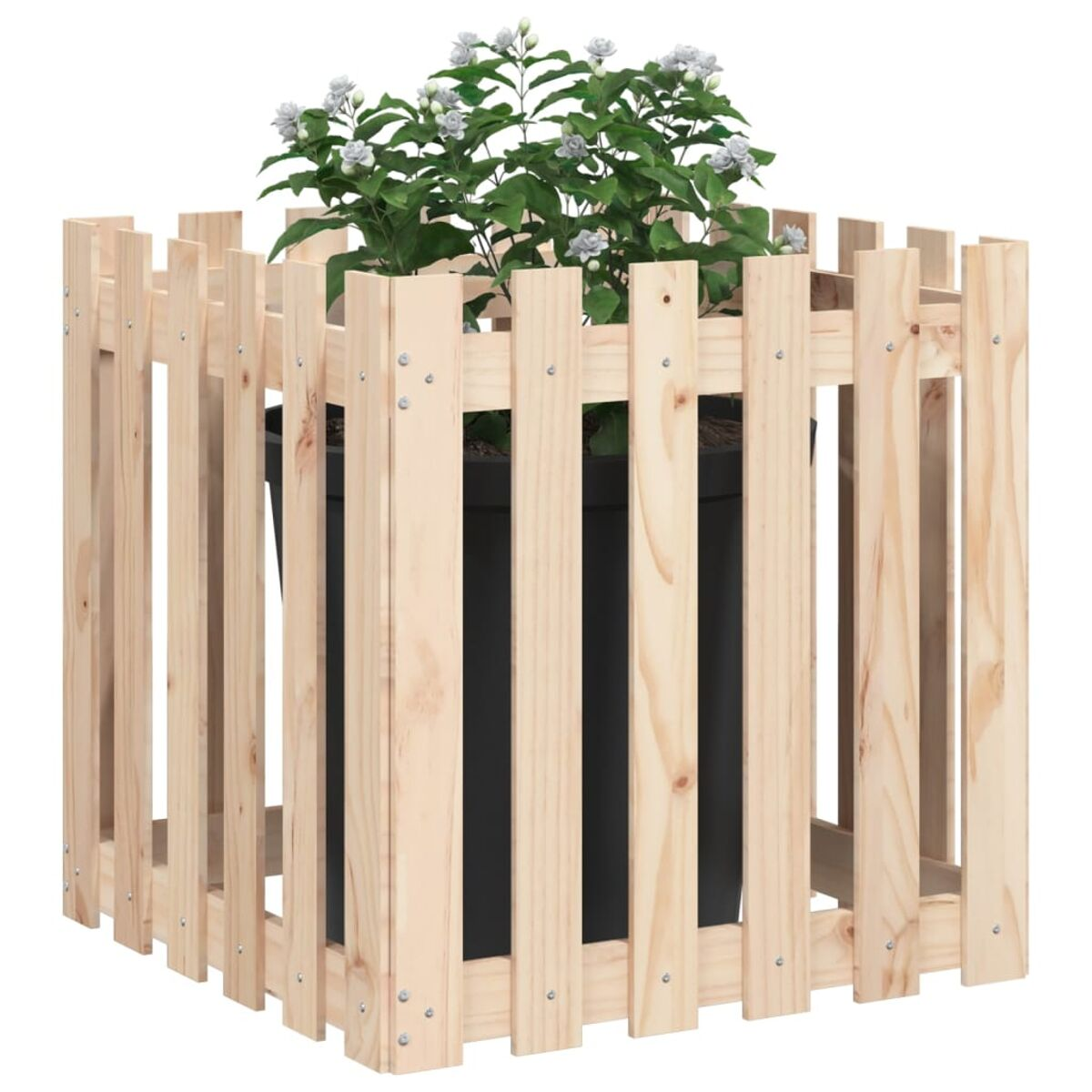 Holzpflanzkasten mit hellen Holzzaun und einem schwarzen Topf mit weißen Blumen.