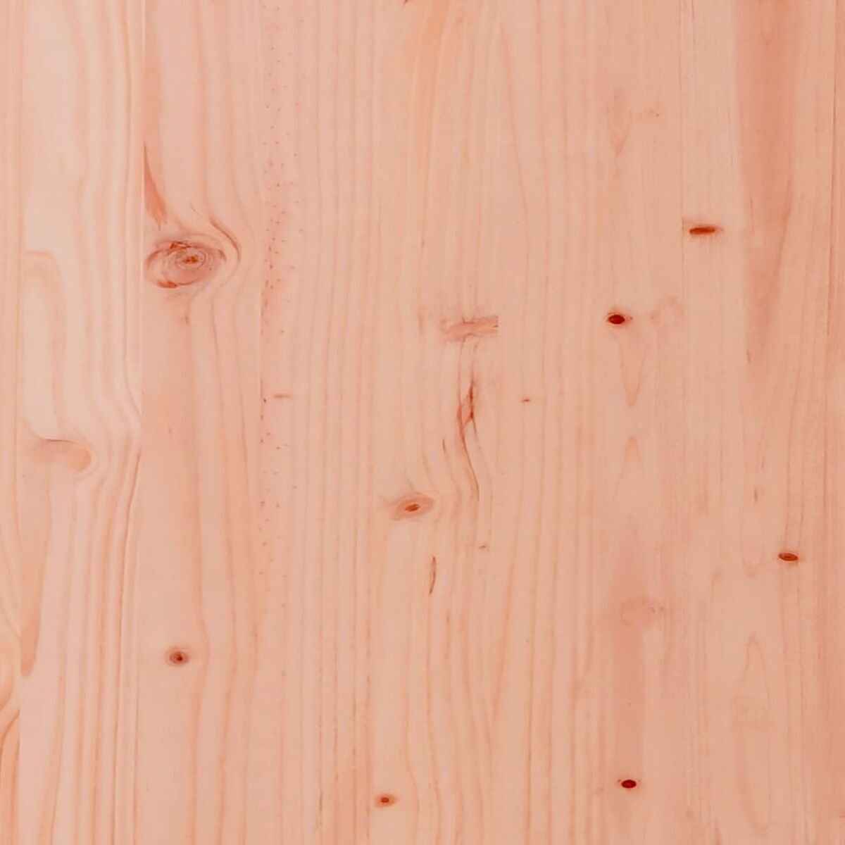 Vertikale Nahaufnahme einer Holzplatte. Hellrotbraune Farbe und Holzmaserung sichtbar.