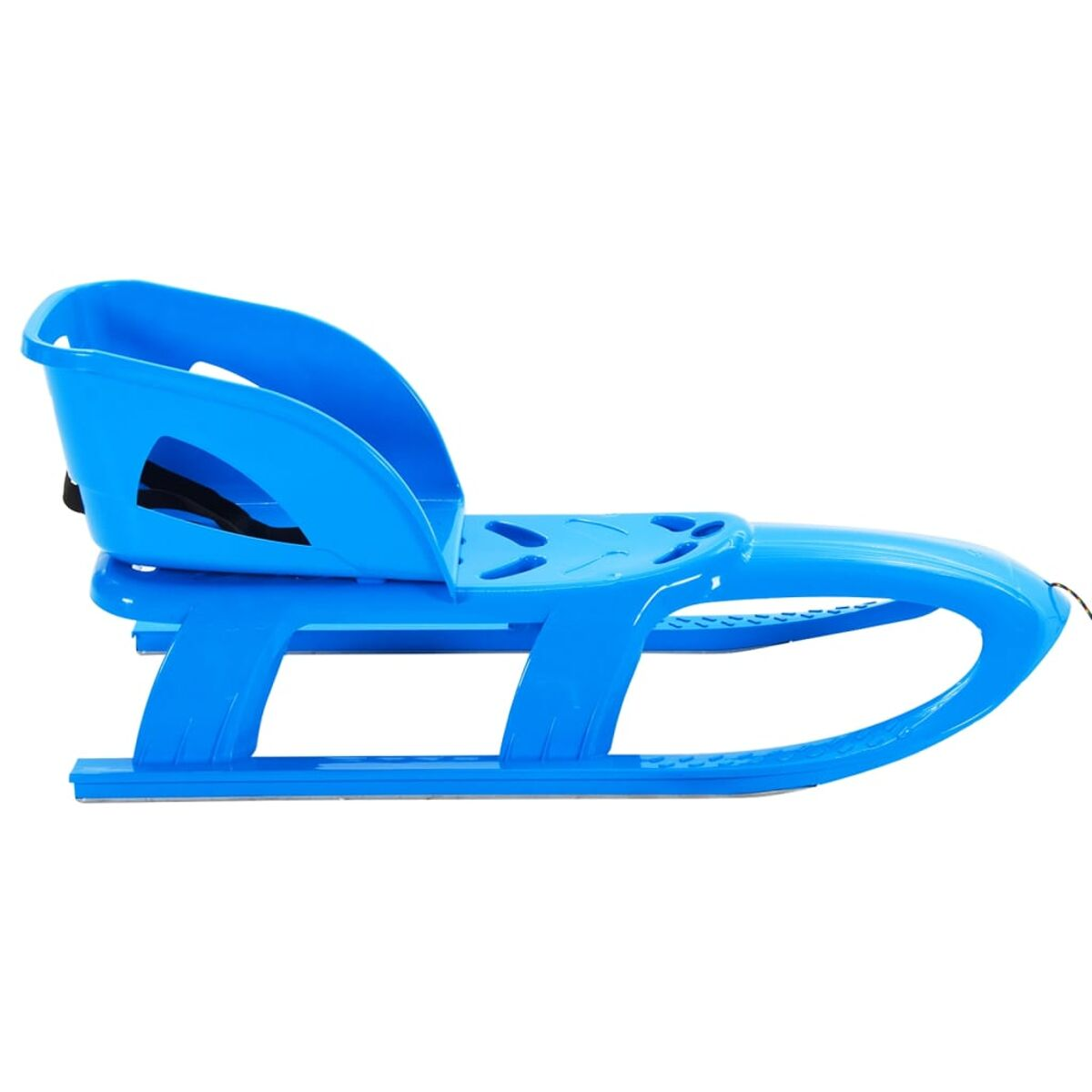 Slitta di plastica blu con sedile, maniglie e corda, su sfondo bianco.