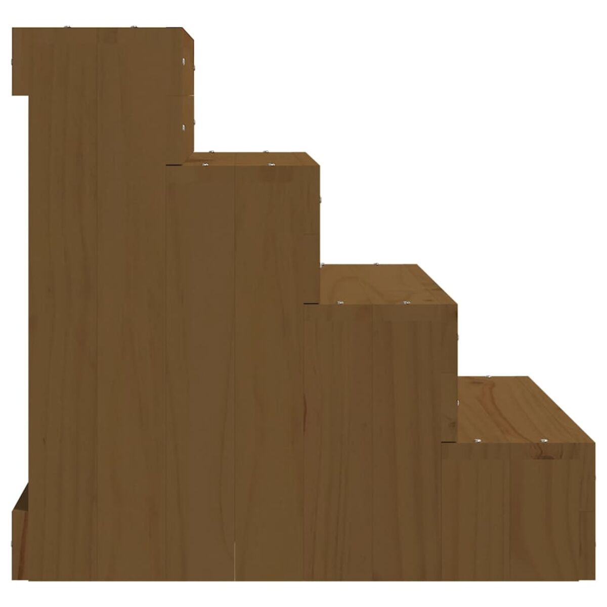Eine braune Holztreppe mit vier Stufen vor weißem Hintergrund.