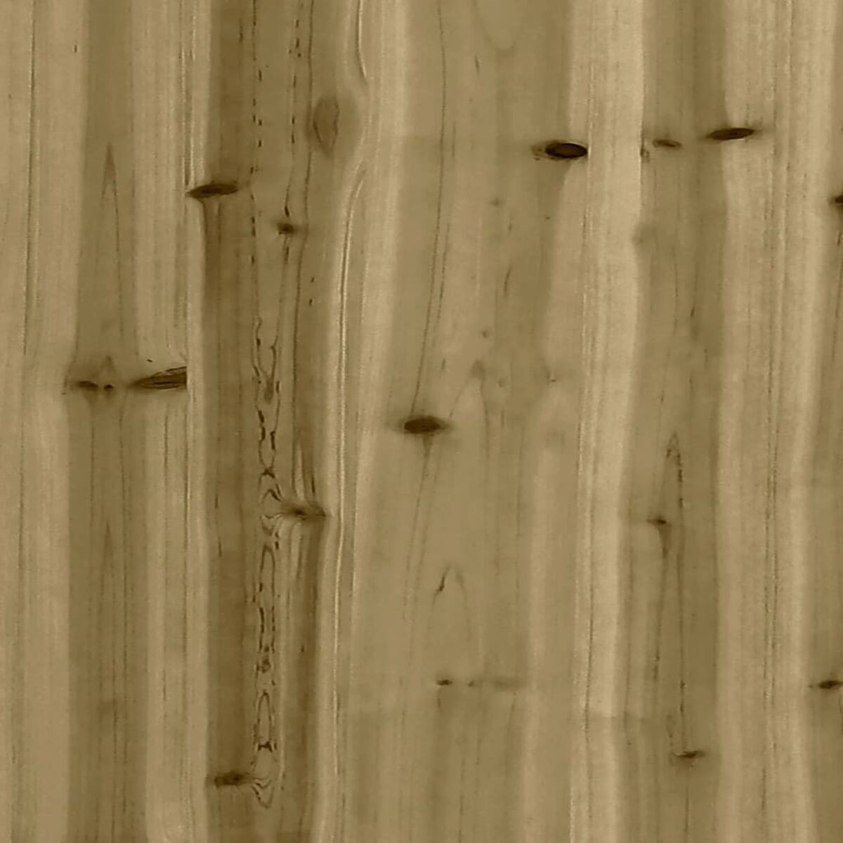 Nahaufnahme von vertikalen Holzplanken, hellbraun, mit sichtbarer Holzmaserung und Knoten.