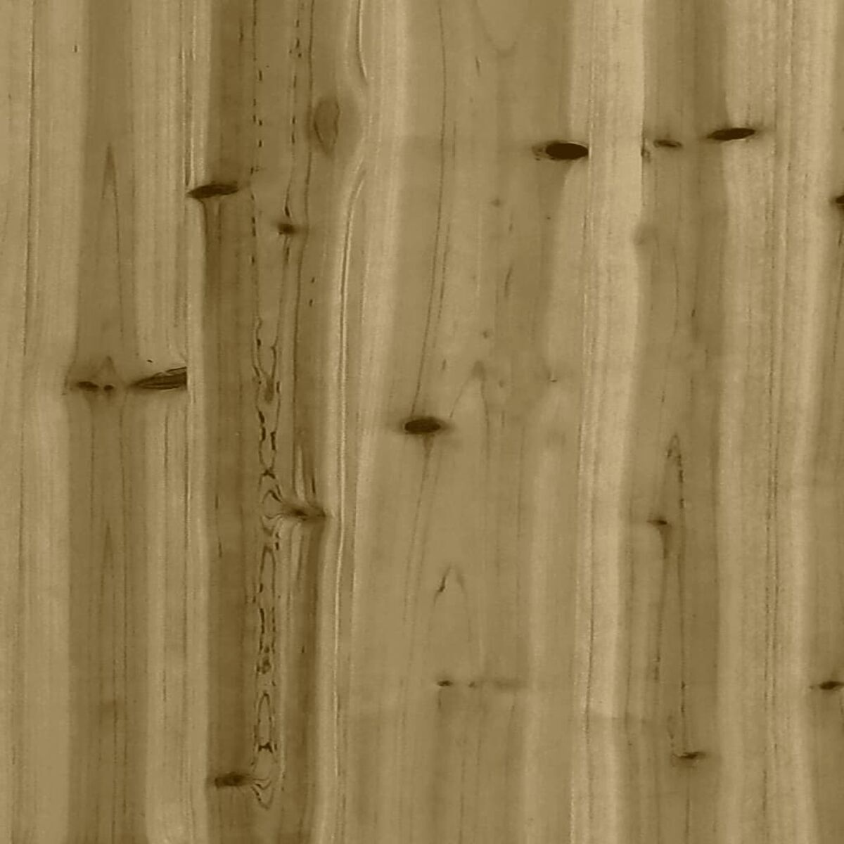 Vertikale Holzbretter mit sichtbaren Knoten und Maserung. Warme, hellbraune Farbe. Nahaufnahme.