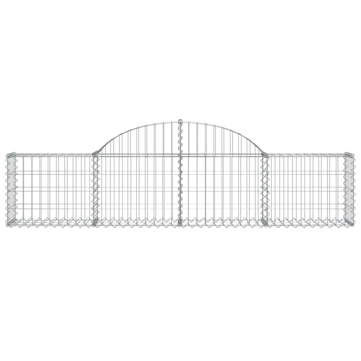 Ein langer Metallgabion mit gewölbtem Oberteil. Der Gabion besteht aus Drahtgeflecht.