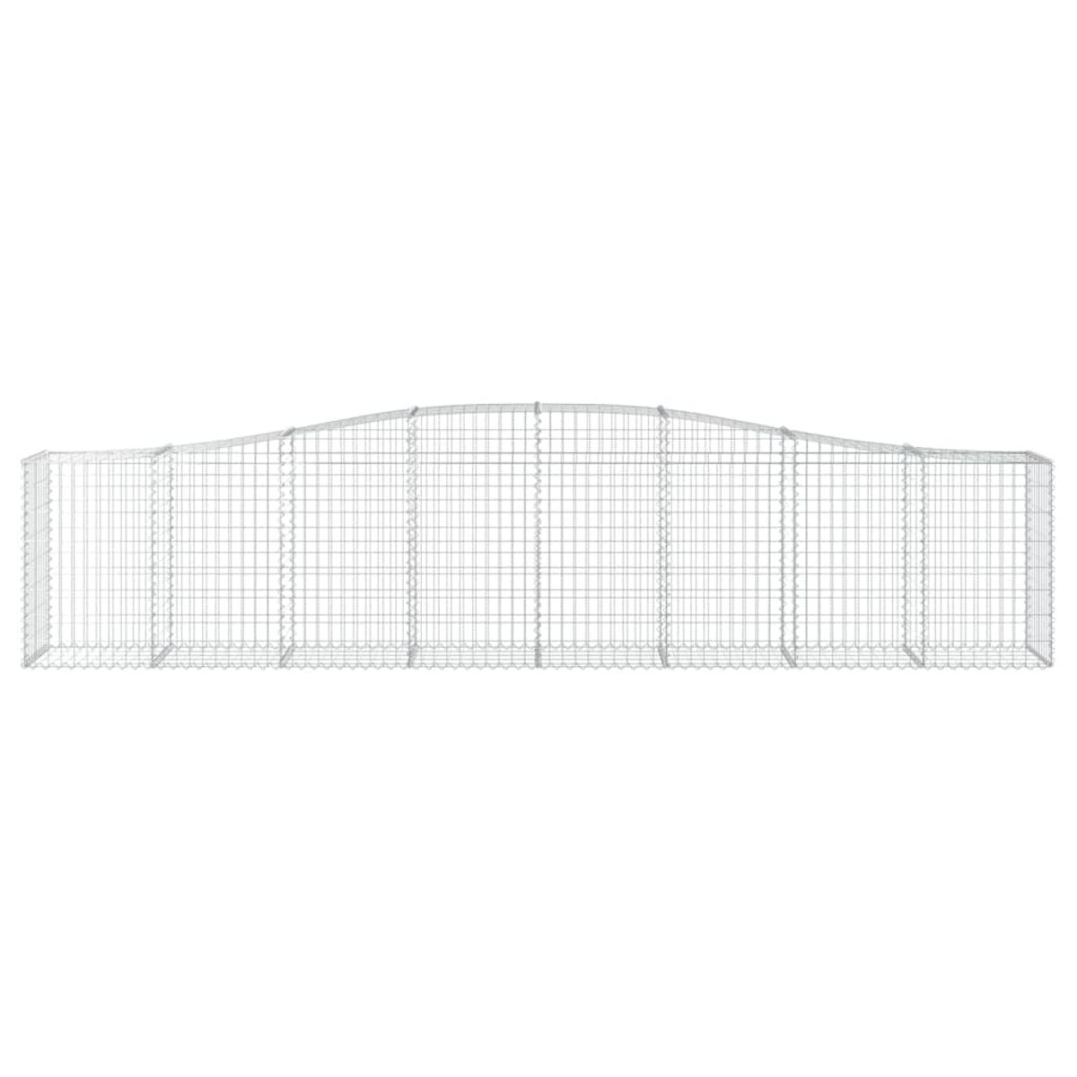 Langer Gabion. Metallgitterkonstruktion. Weißer Hintergrund.