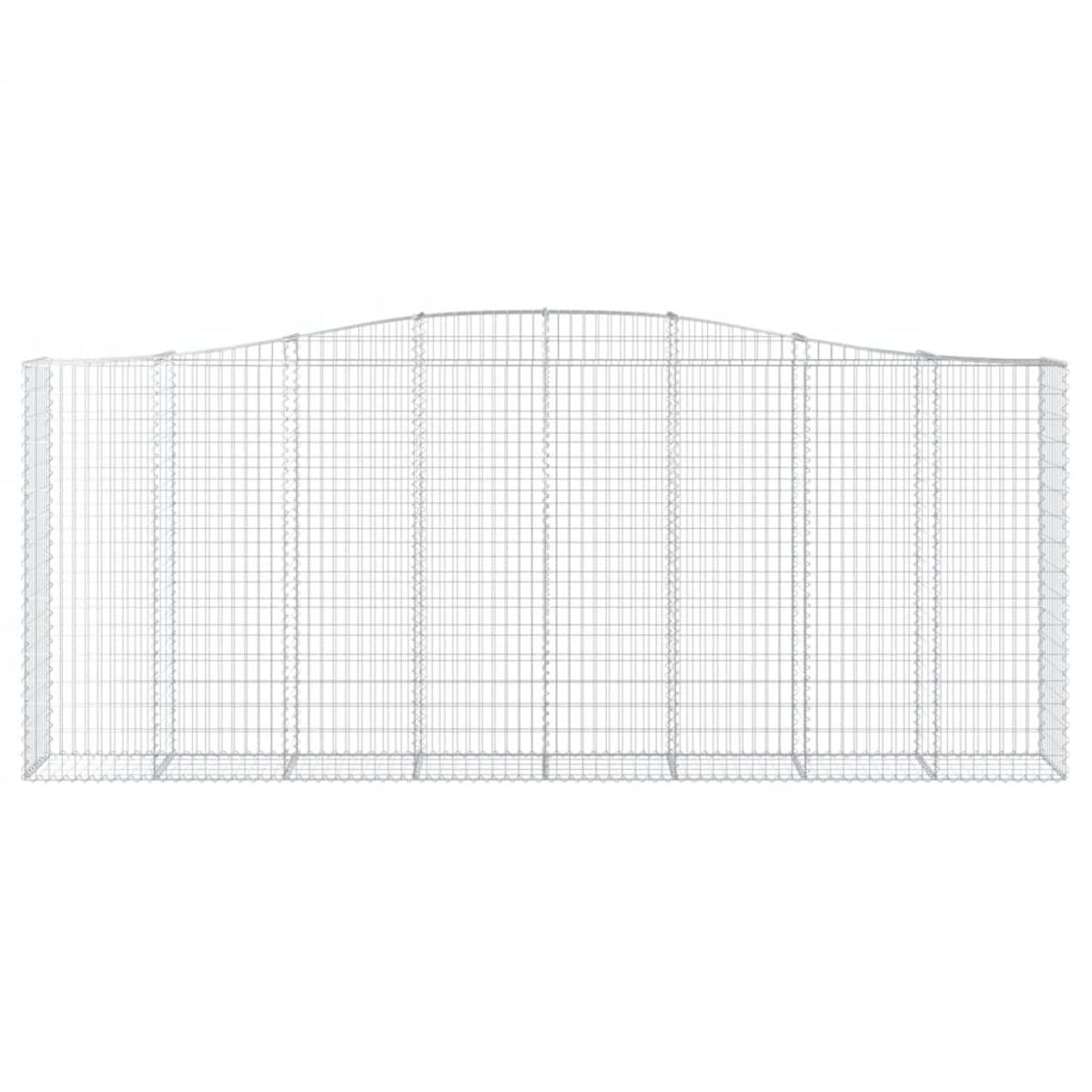Ein langer Gabion mit gewölbtem Oberteil. Er besteht aus Drahtgeflecht und befindet sich auf weißem Hintergrund.