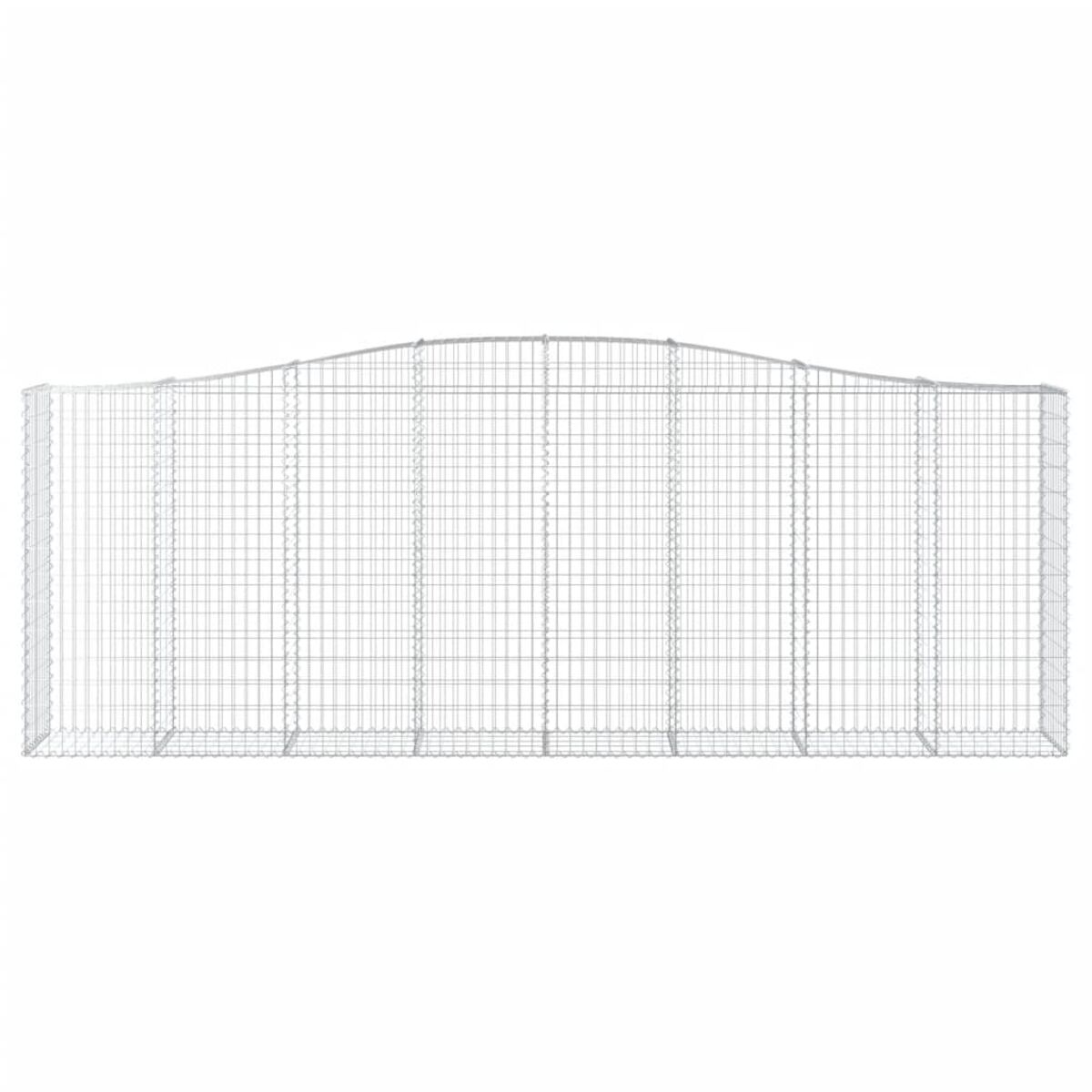 Ein langer, gebogener Metall-Gabion, ein Drahtgitterkäfig, mit einem sanften Bogen oben.