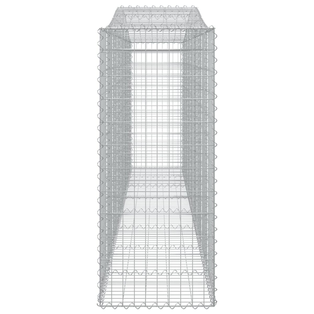 Ein hoher, rechteckiger Gabion aus Drahtgeflecht mit offenem Ober- und Unterteil, vor weißem Hintergrund.