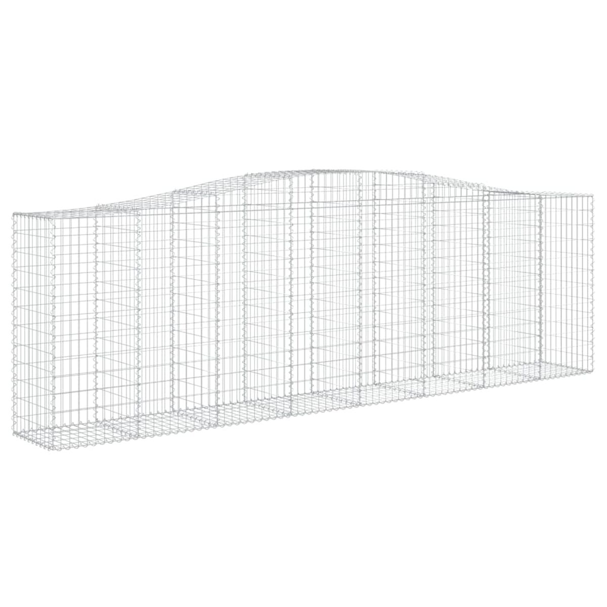 Eine Gabionenwand gefüllt mit Steinen. Weißer Hintergrund.