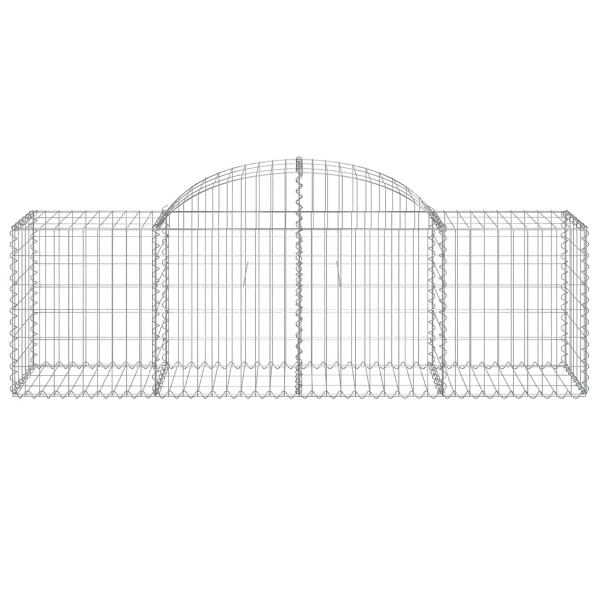 Ein langer Gabion mit gewölbtem Oberteil, Drahtgeflecht und weißem Hintergrund.