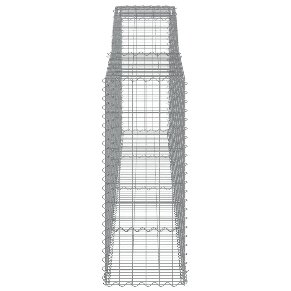 Ein hoher, rechteckiger Gabion, aus Drahtgeflecht gefertigt, ist vertikal positioniert.