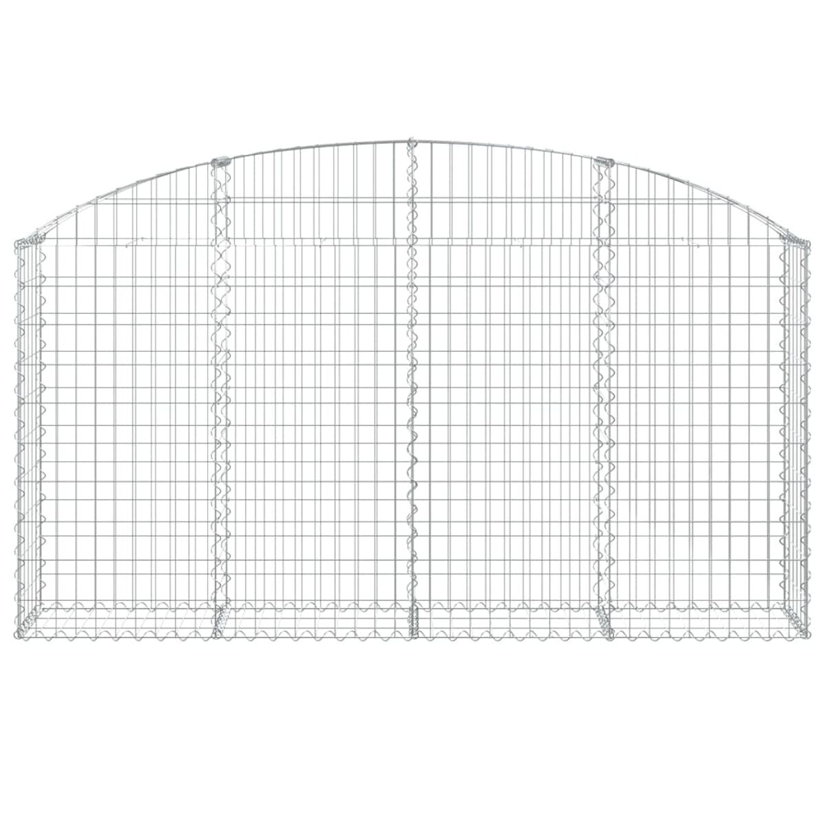 Gabionenwand mit gewölbtem Oberteil. Hergestellt aus Metalldraht.