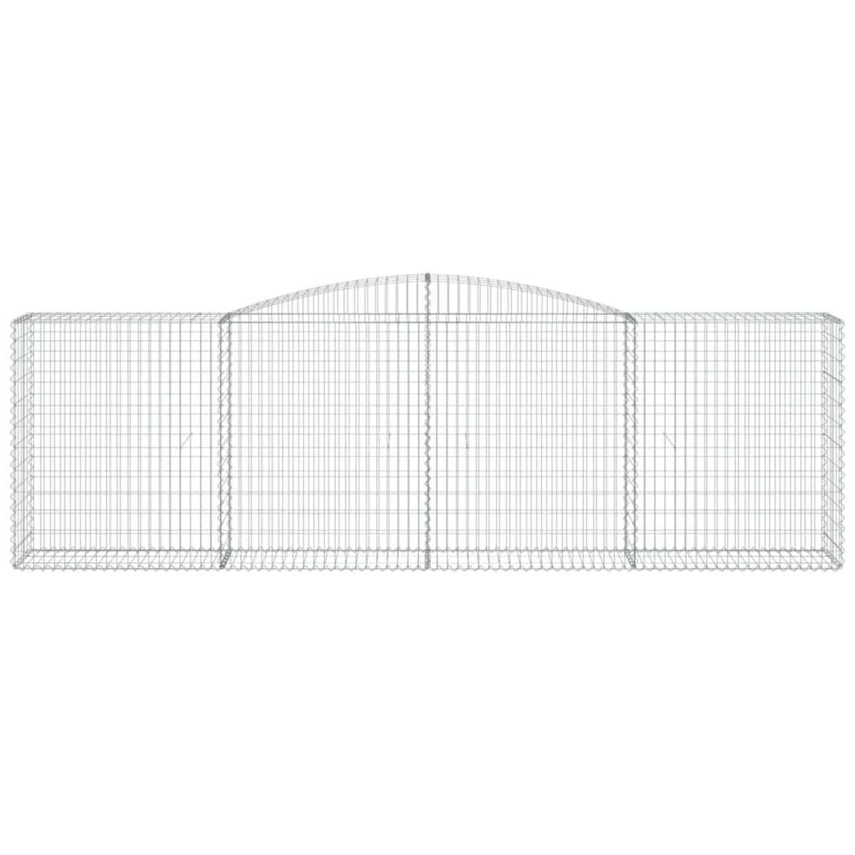 Langer Metall-Drahtkäfig mit gewölbter Oberseite. Der Käfig ist rechteckig und hat ein einfaches Design.