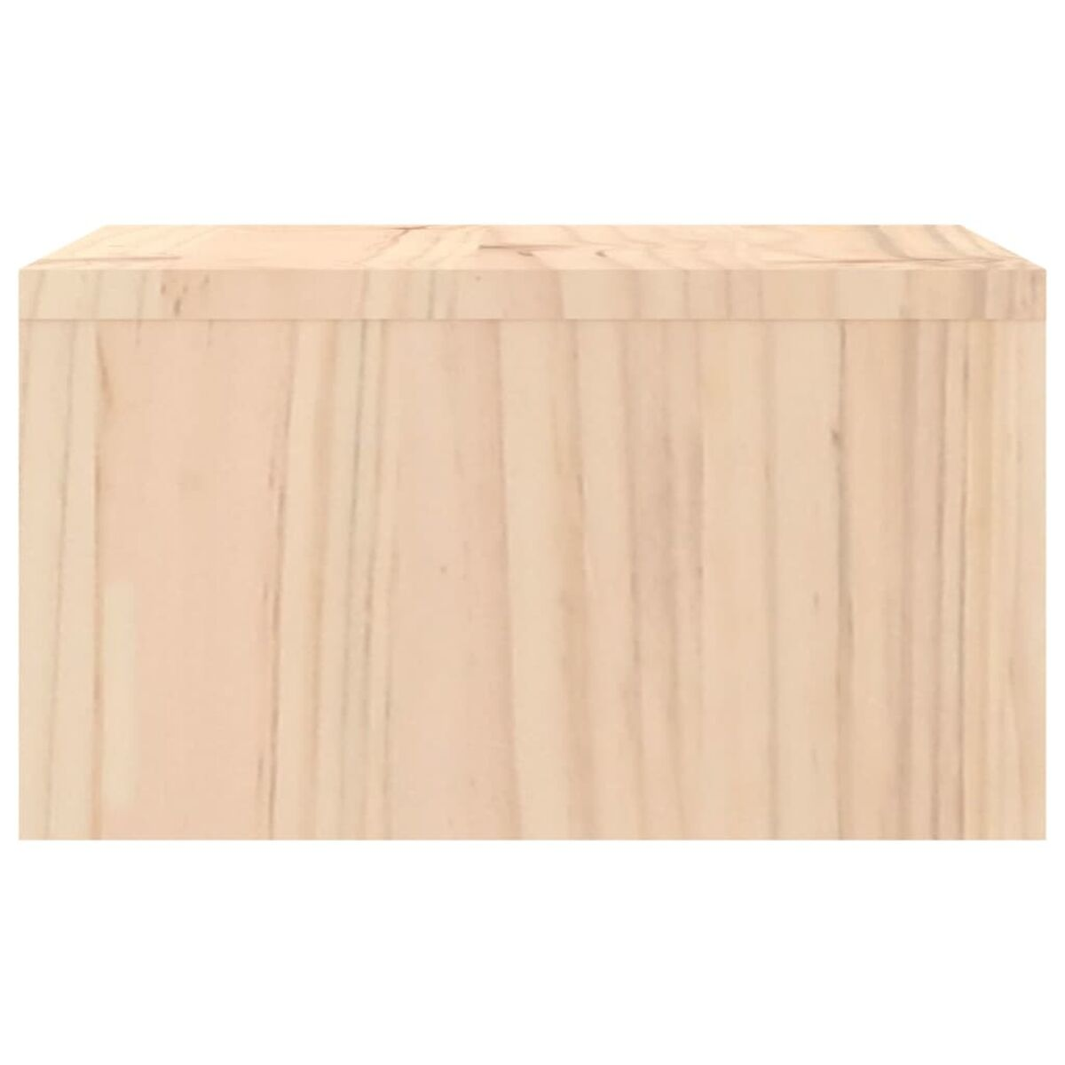 Eine hellbraune Holzkiste mit flacher Oberseite. Weißer Hintergrund.