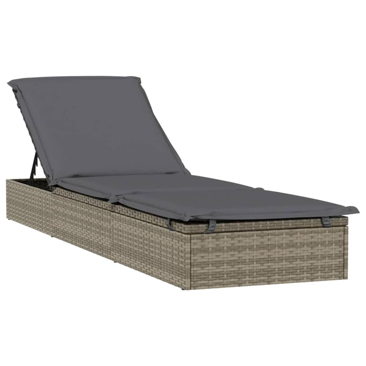 Eine graue Outdoor-Chaiselongue aus Rattan mit einem grauen Kissen und einer erhöhten Rückenlehne.