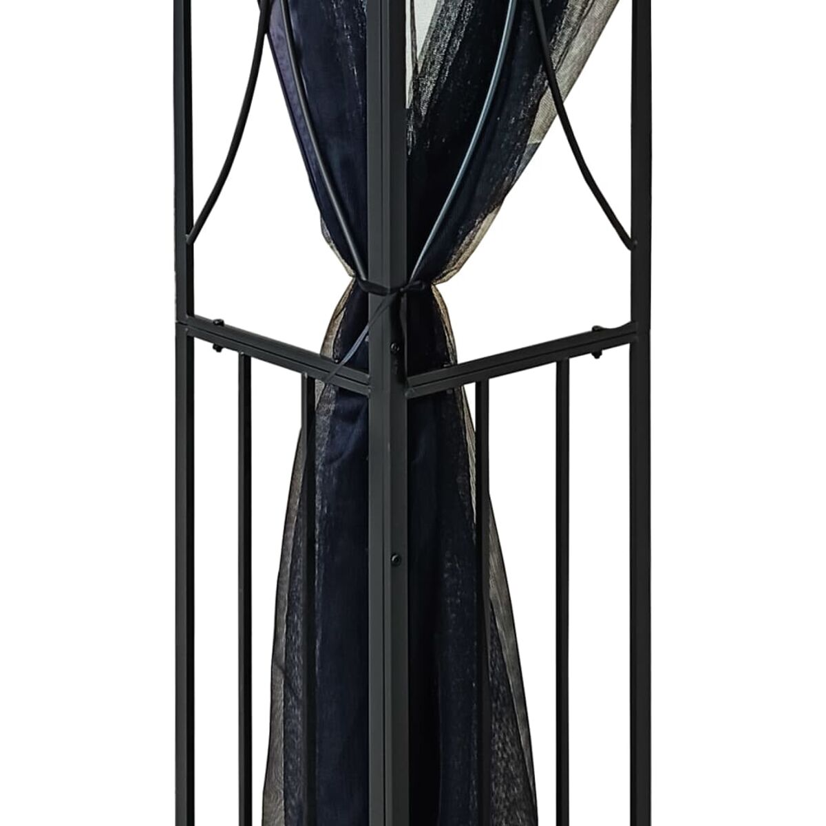 Schwarzer Metallrahmen mit schwarzem Stoff darin. Er hat dekorative Kurven und gerade Linien.