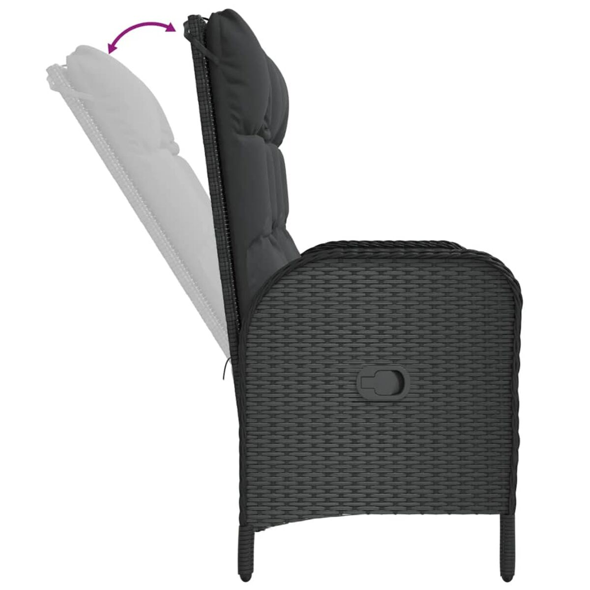 Ein schwarzer Rattan-Stuhl mit verstellbarer Rückenlehne.