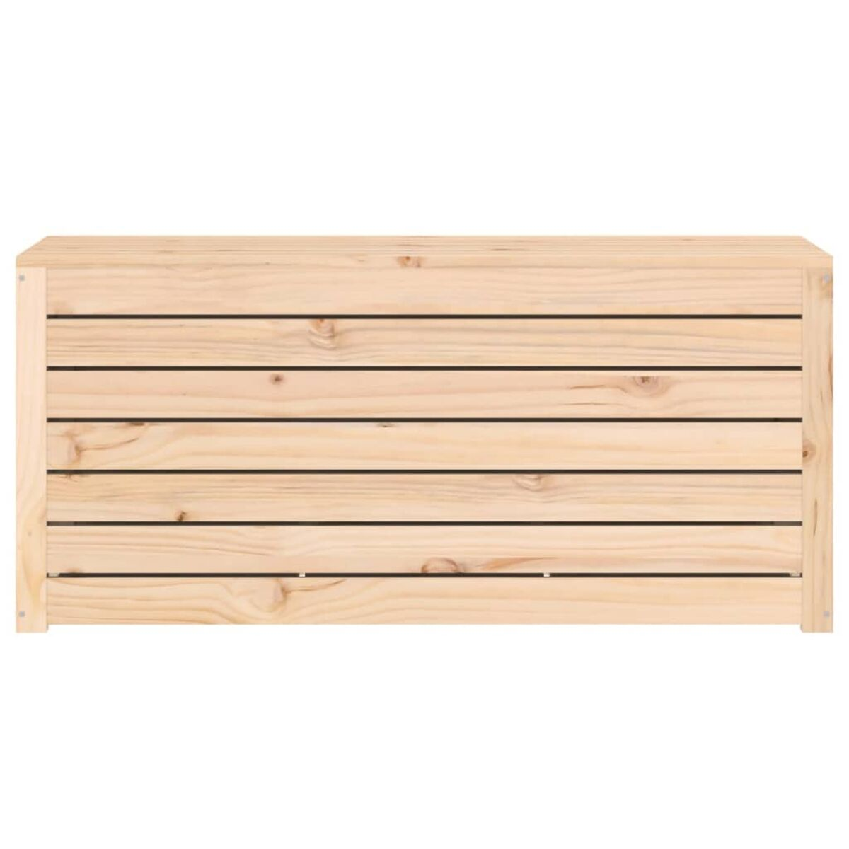 Heller Holzschrank mit horizontalen Lamellen, weißer Hintergrund.