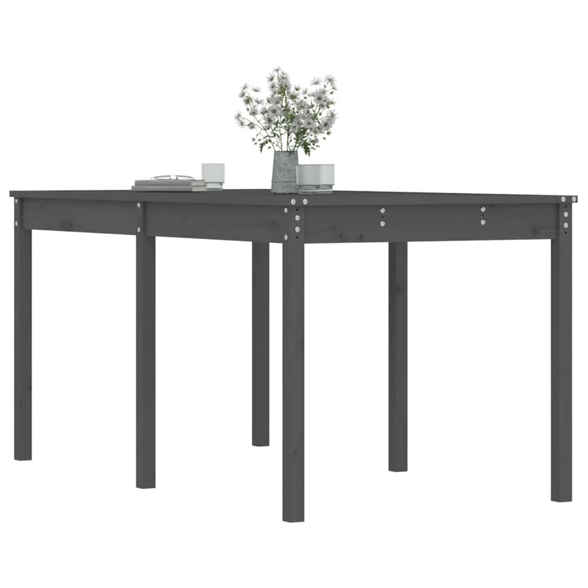 Grauer Tisch mit Blumen. Weißer Hintergrund.