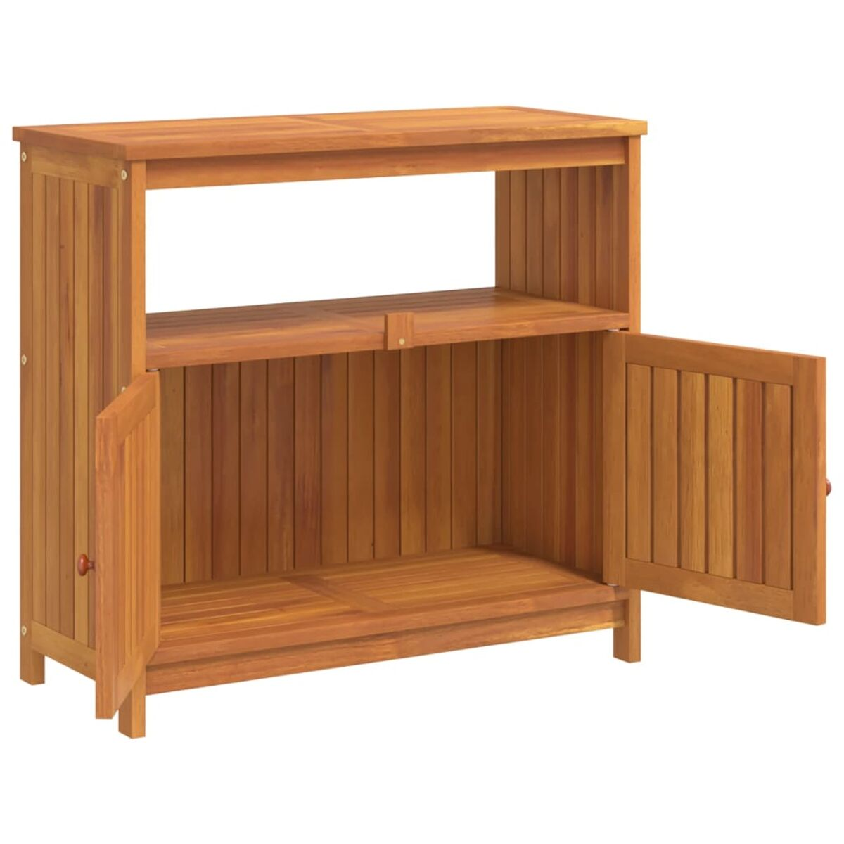 Ein Holzschrank mit offenen Türen, die Regale im Inneren freigeben, steht auf weißem Hintergrund.