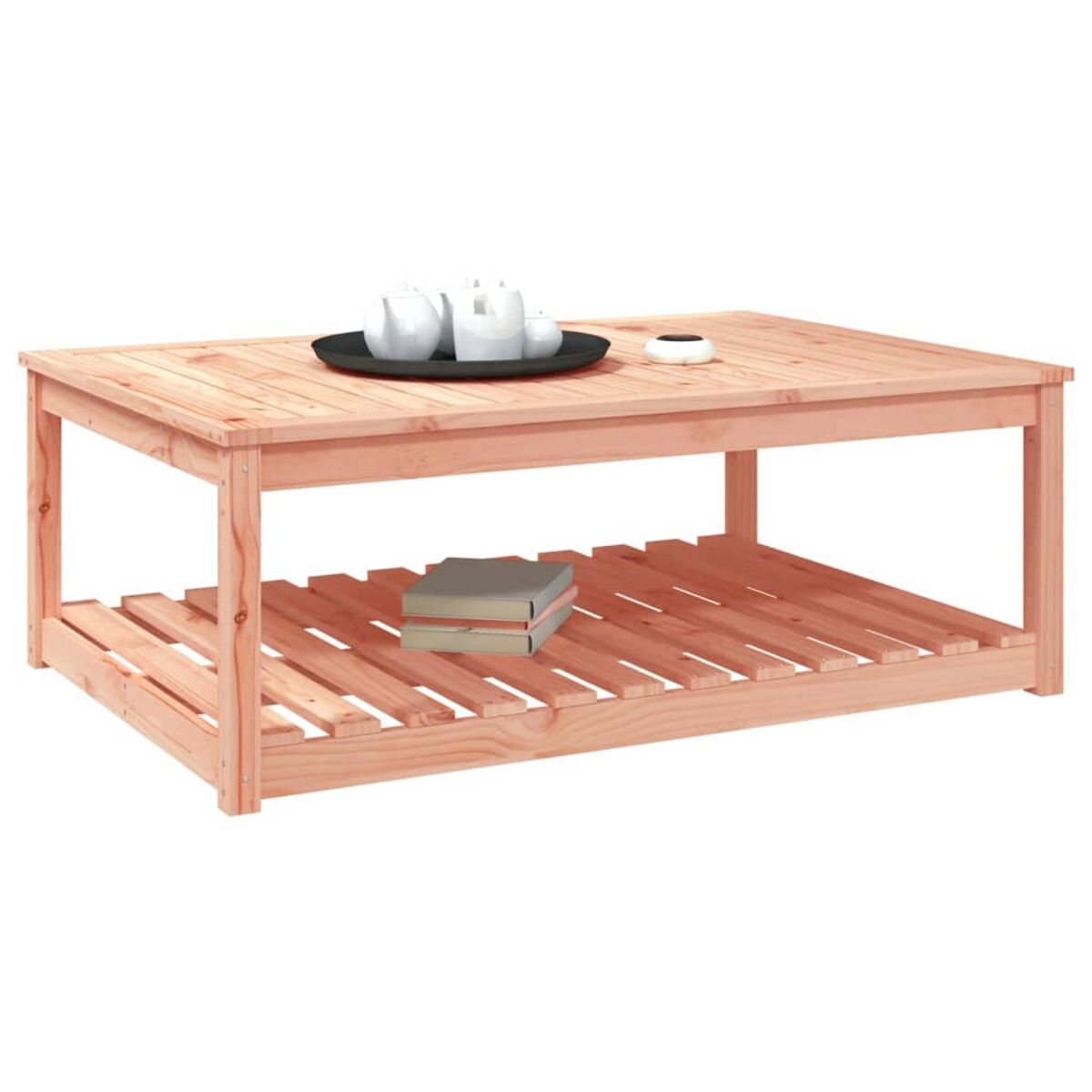 Ein Couchtisch aus Holz mit einem Regal. Auf dem Tisch befinden sich Dekorationen, und der Hintergrund ist ein Garten.
