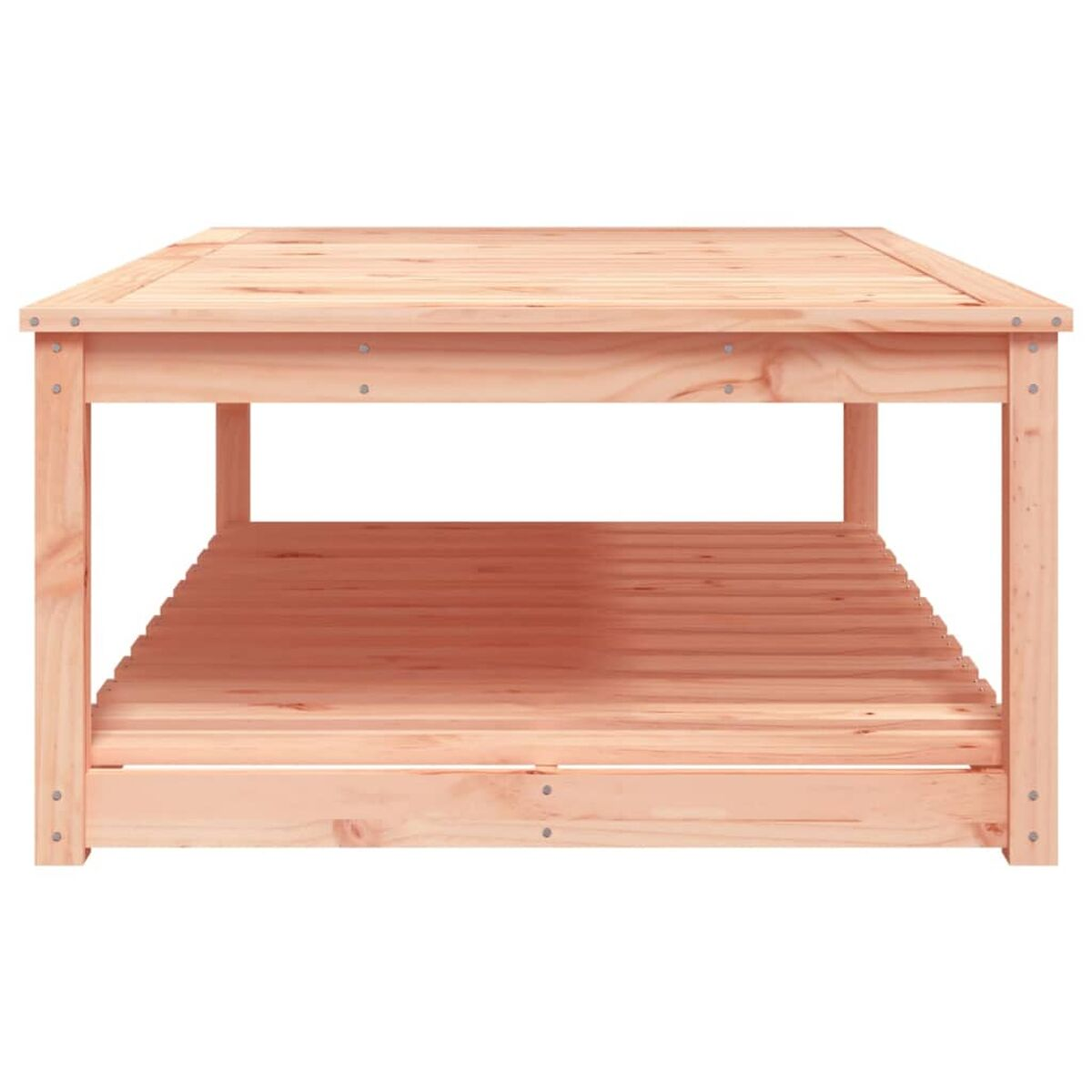 Ein hellbrauner rechteckiger Holztisch mit einem Regal darunter.