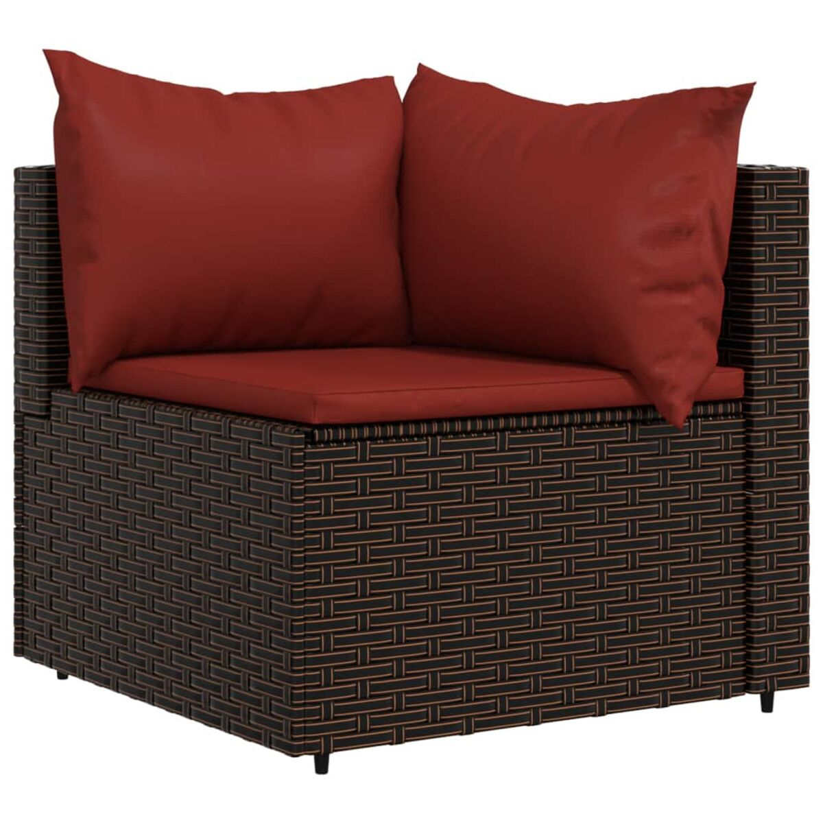 Ein dunkelbraunes Ecksofa mit rotem Kissen und Kissen. Das Sofa ist aus Korbgeflecht gefertigt.