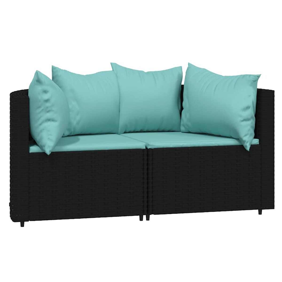 Ein schwarzes Rattan-Sofa mit blauen Kissen.