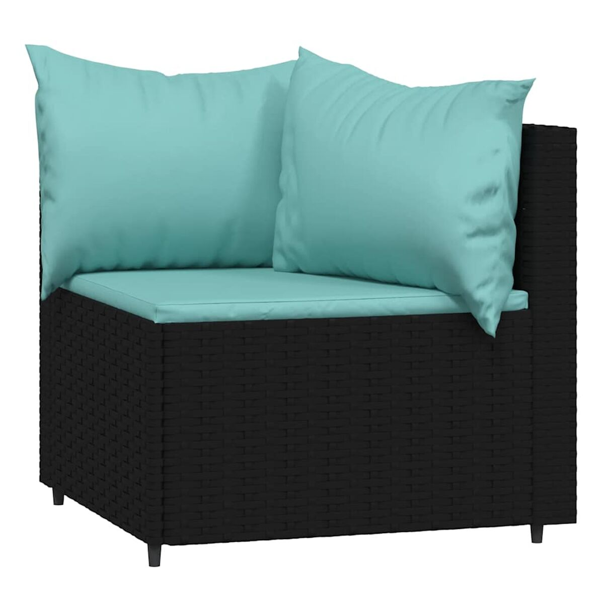 Ein schwarzes Ecksofa aus Rattan mit zwei hellblauen Kissen auf weißem Hintergrund.
