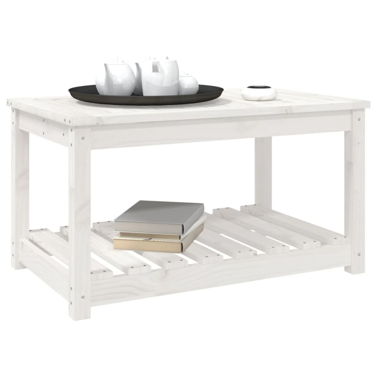 Weißer Holztisch mit Büchern und Deko. Der Tisch hat ein Regal und Lamellendesign.