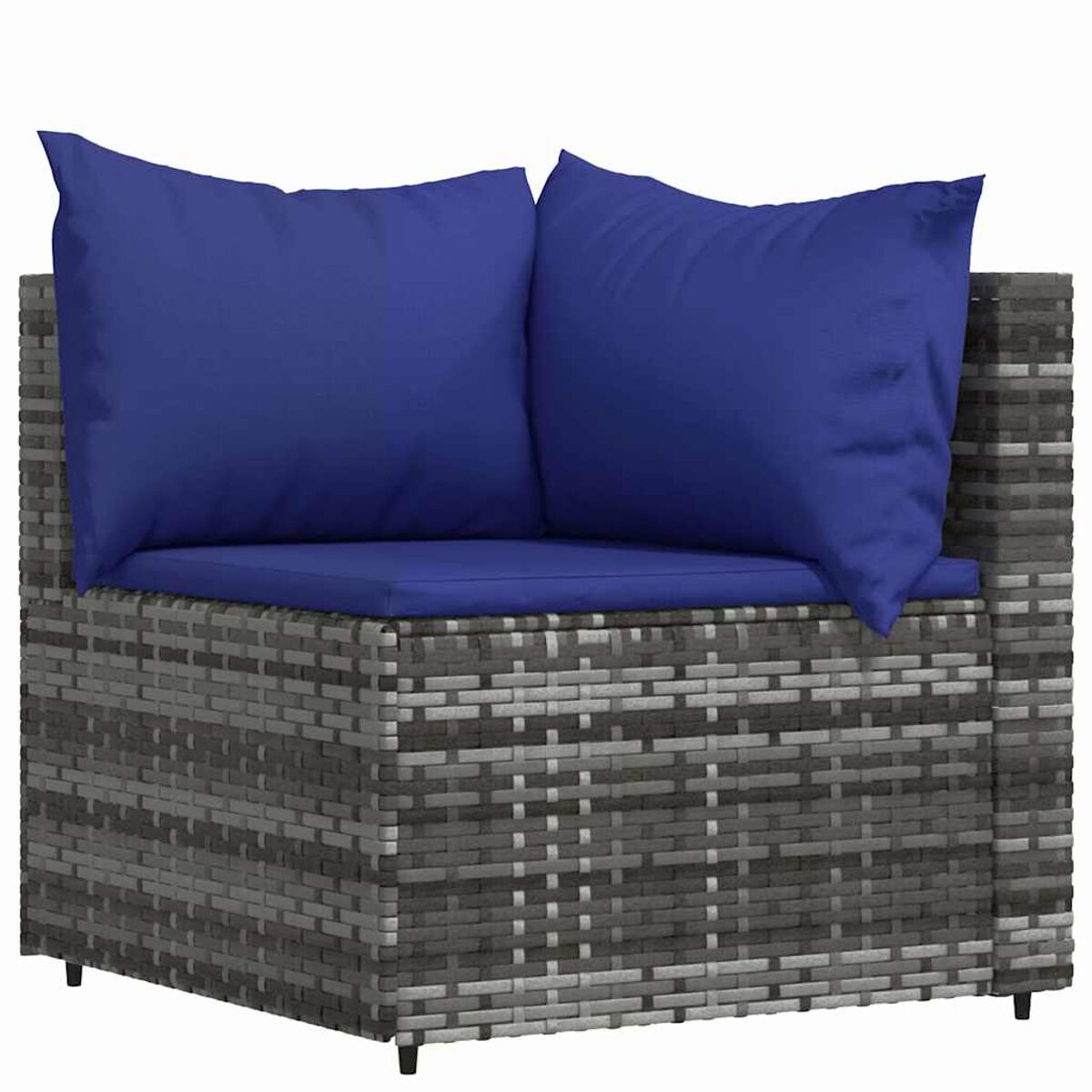 Ecksofa mit grauem Korbgewebe. Blaue Kissen sind auf dem Sitz. Der Hintergrund ist schlicht.
