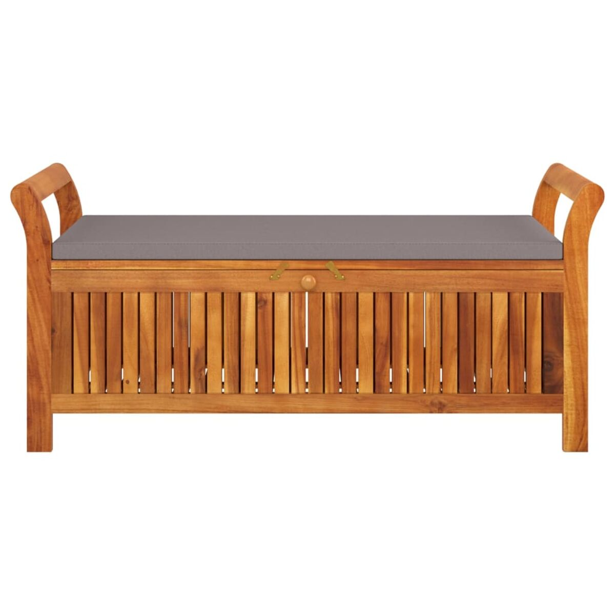 Holzbank mit grauem Kissen. Die Bank hat vertikale Lamellen und gebogene Armlehnen.