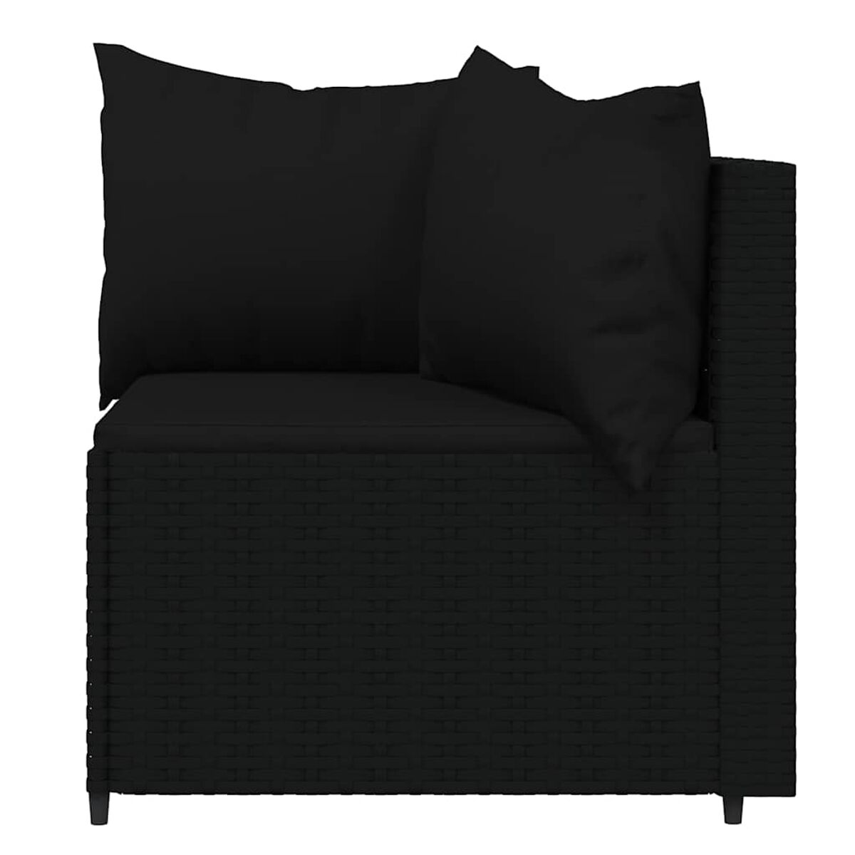Ein schwarzes Ecksofa aus Rattan mit zwei schwarzen Kissen auf weißem Hintergrund.