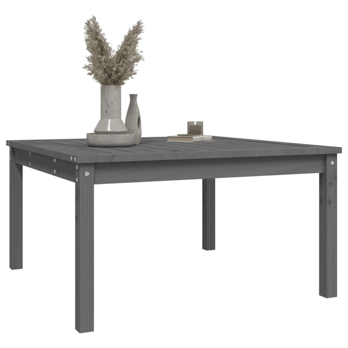 Grauer quadratischer Holztisch mit Vase und Kerzen. Der Tisch hat vier Beine und ist leer.