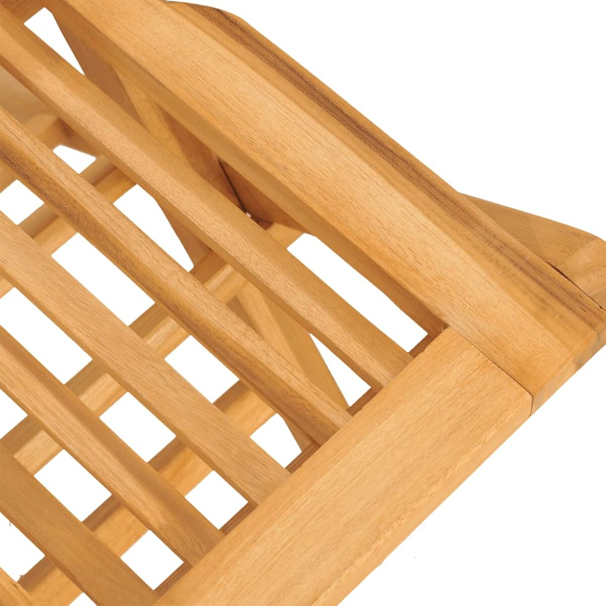 Holzsitz mit Lamellen. Hellbraunes Holz, Detailaufnahme. Lamellen und Rahmen sichtbar.
