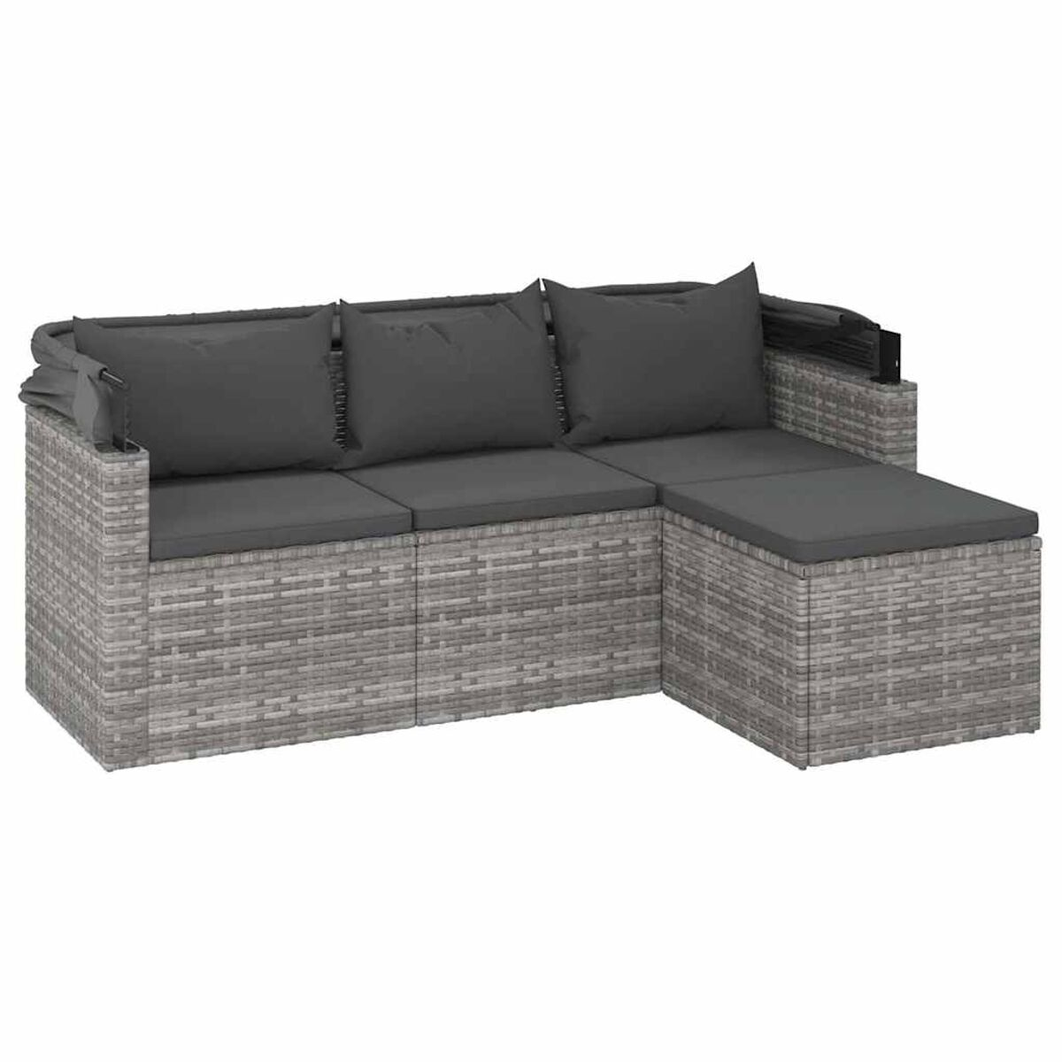 Graues Rattansofa mit grauen Kissen und einer Ottomane. Weißer Hintergrund.