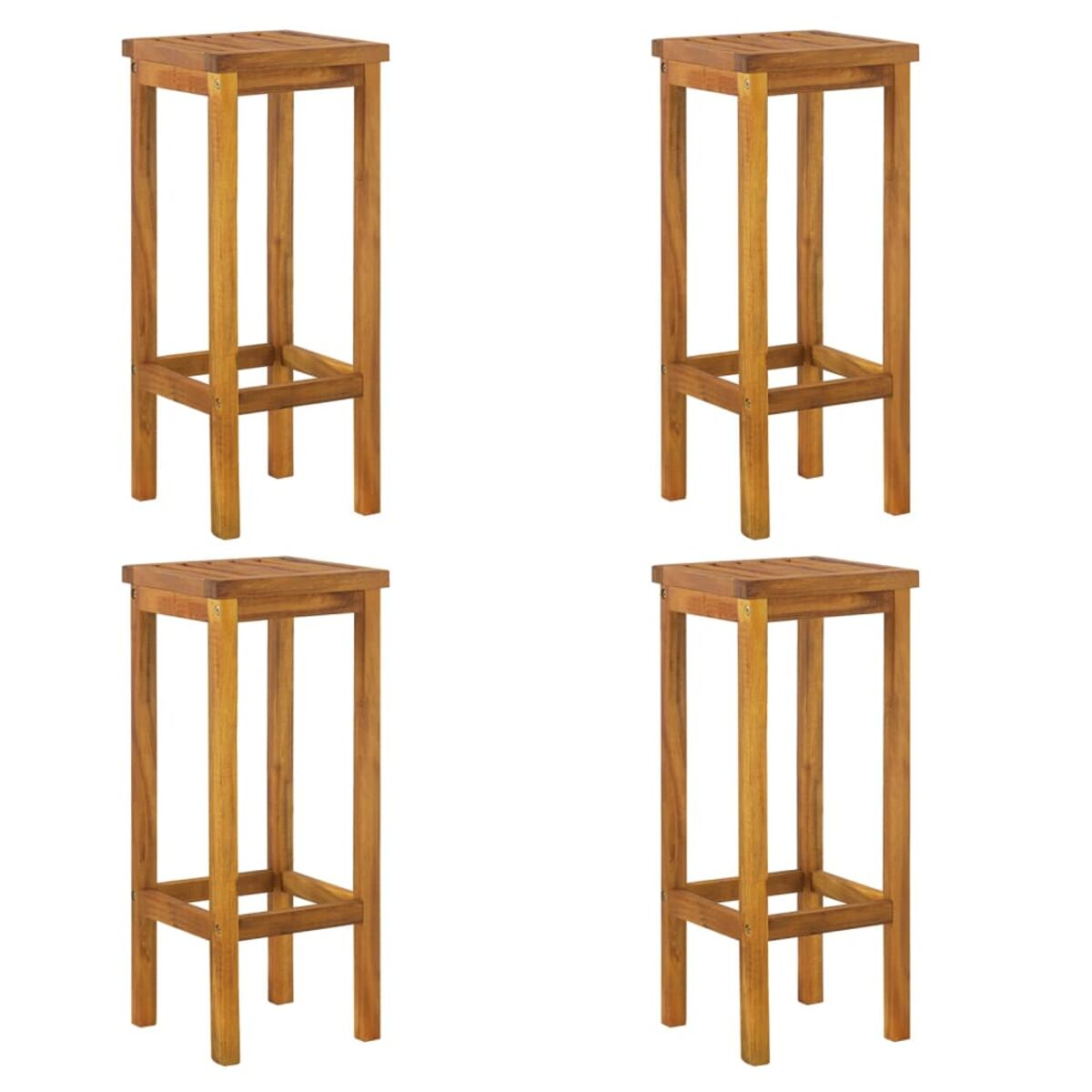 Vier Barhocker aus Holz. Die Hocker sind hoch, mit einem einfachen Design und einer Fußstütze.