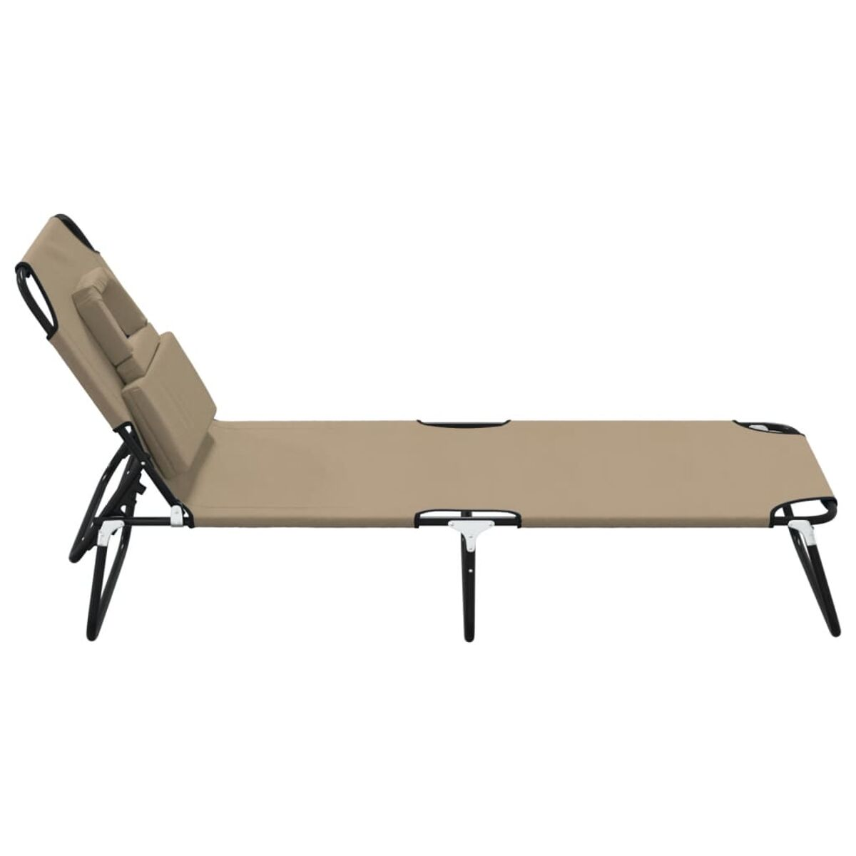 Eine beige, zusammenklappbare Outdoor-Liege.
