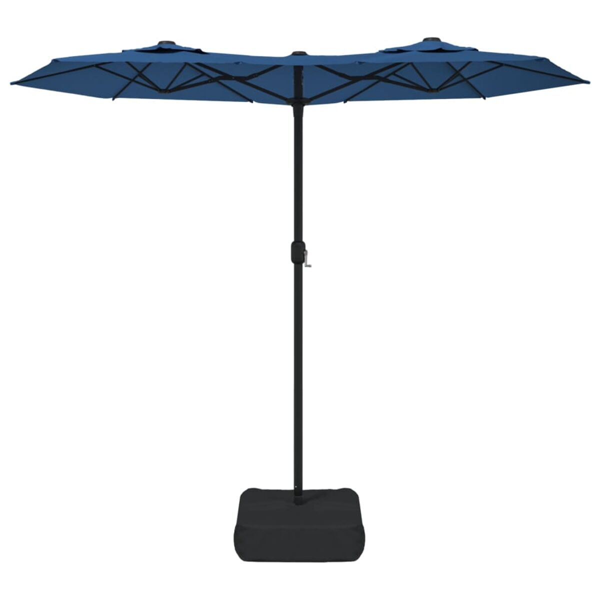 Doppelter blauer Outdoor-Schirm mit schwarzem Pfahl und Sockel. Weißer Hintergrund.
