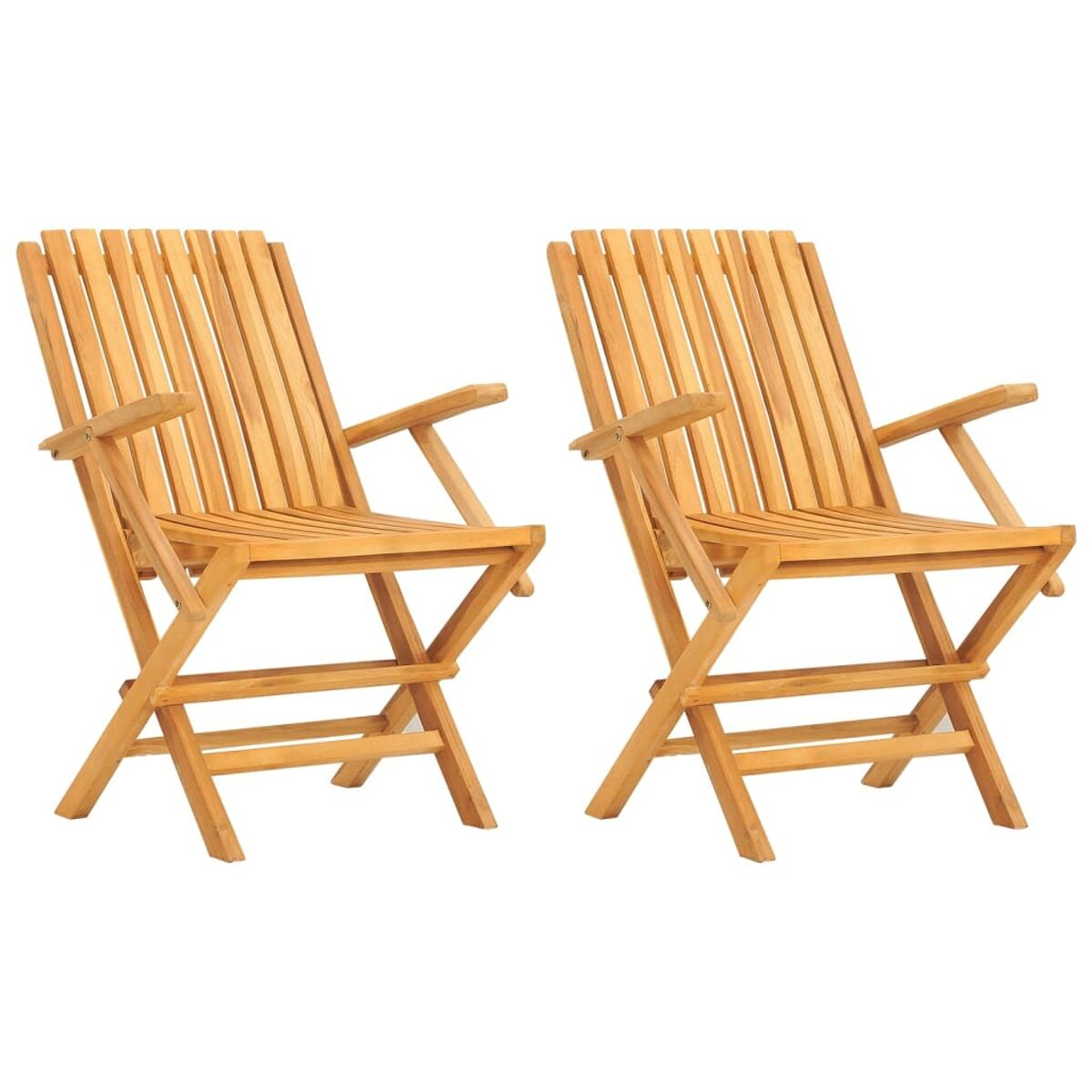 Zwei Holzklappstühle. Sie sind aus hellem Holz gefertigt. Weißer Hintergrund.