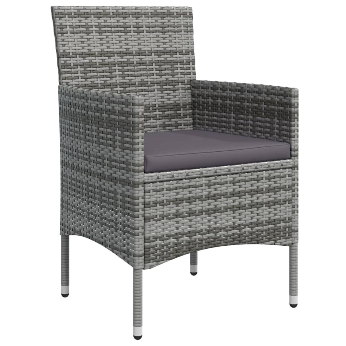 Ein Outdoor-Rattan-Stuhl mit einem grauen Kissen. Es hat einen hohen Rücken.