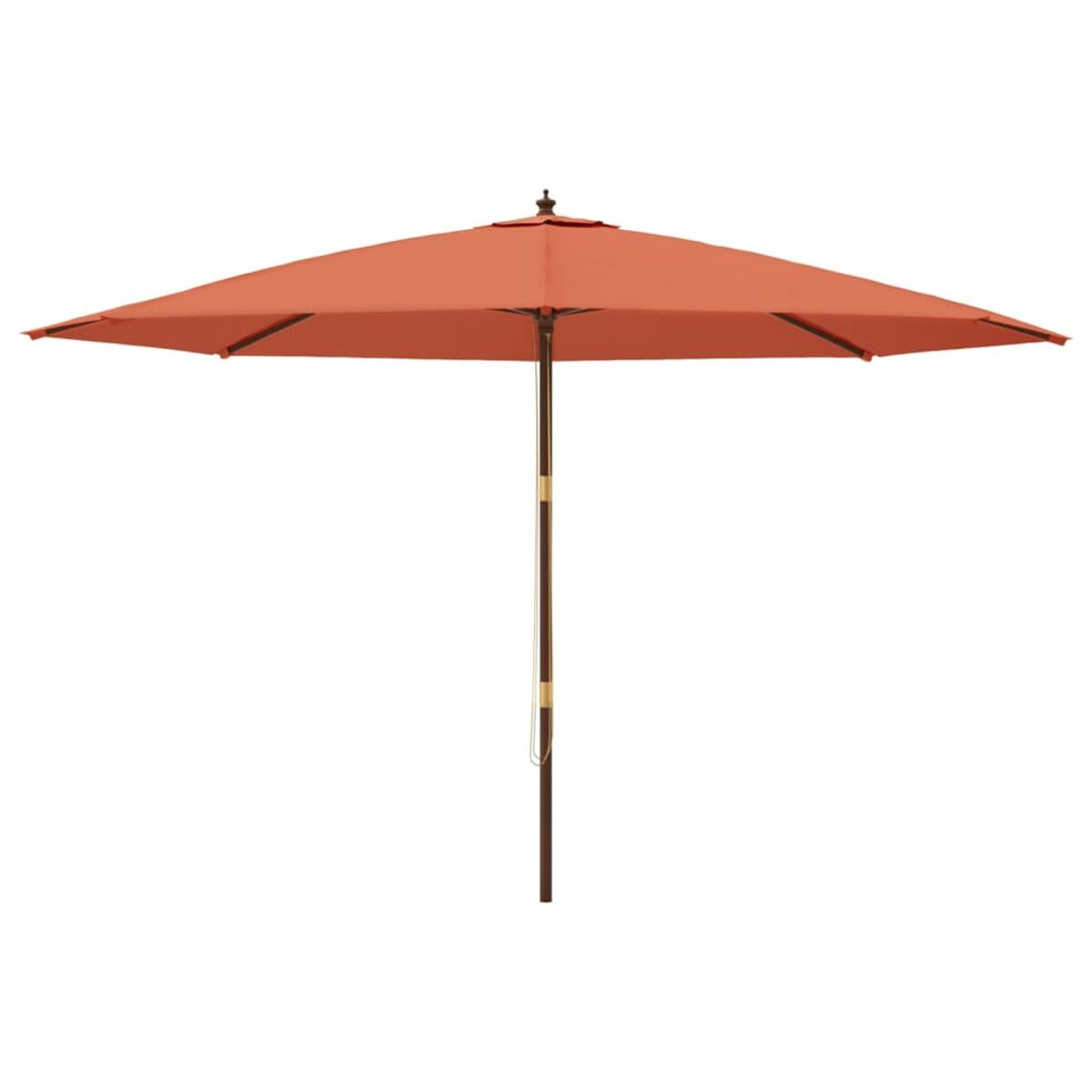 Ein orangefarbener quadratischer Sonnenschirm mit einem dunkelbraunen Pfahl vor weißem Hintergrund.
