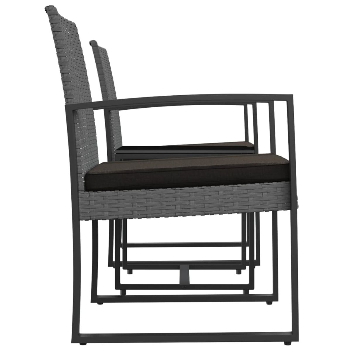 Seitenansicht von drei grauen Stühlen. Die Stühle haben ein gewebtes Design und schwarze Rahmen.
