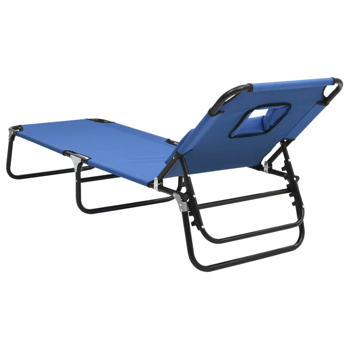 Blauer, zusammenklappbarer Outdoor-Liegestuhl, schwarzer Rahmen. Rücken ist nach oben geneigt.