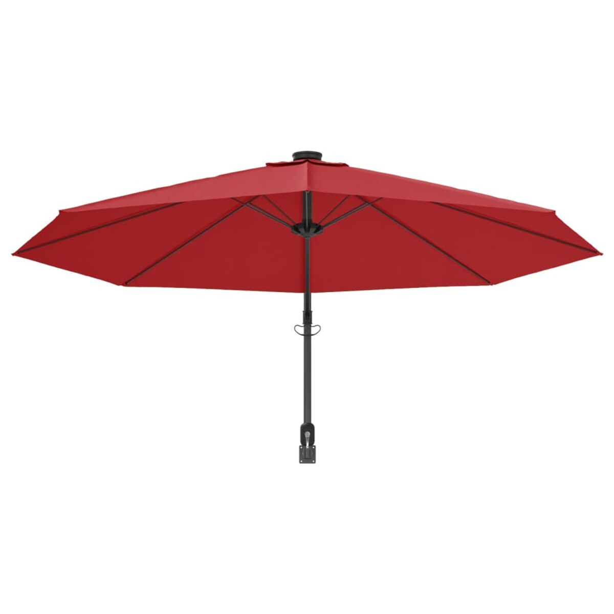 Roter Regenschirm mit schwarzem Mast. Es ist geöffnet und hat eine runde Form.