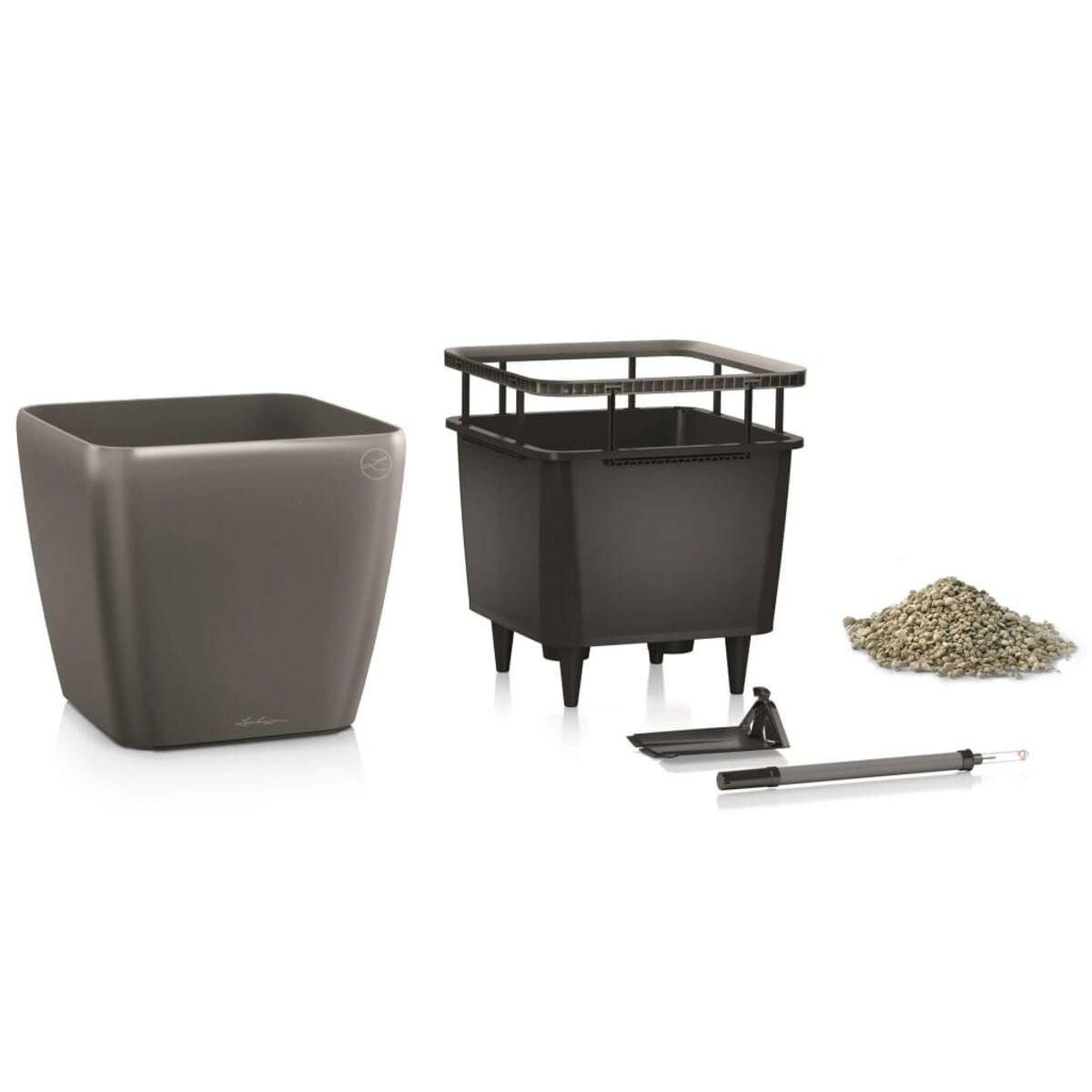 Set di fioriere e attrezzi da giardinaggio. Include una fioriera quadrata grigio scuro.