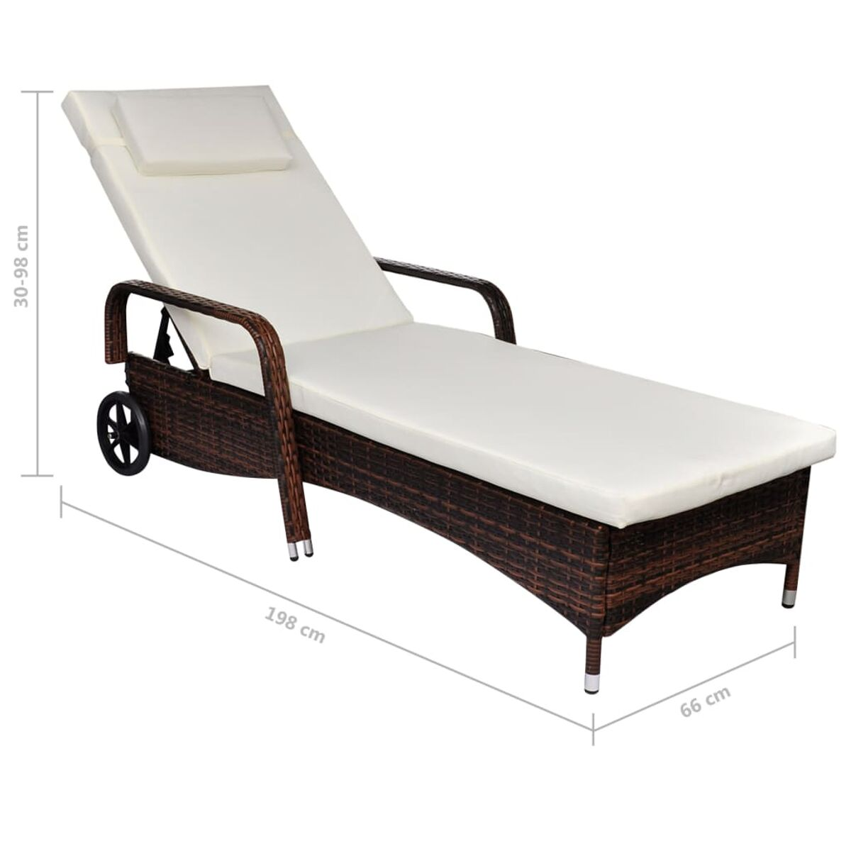 Geflochtene Outdoor-Chaiselongue mit weißem Kissen und Kopfstütze, mit Abmessungen.