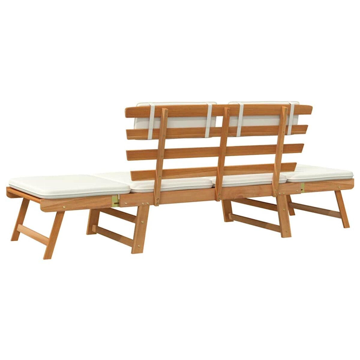 Holzbank von hinten mit weißen Kissen. Es hat ein Design auf der Rückseite.