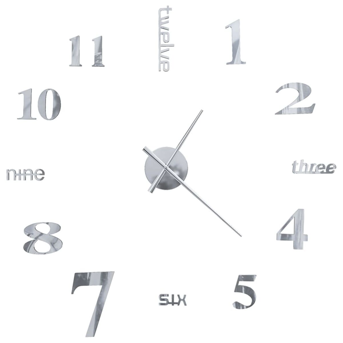 Eine Wanduhr mit Spiegelfinish. Silberne Zahlen und Wörter sind um das Ziffernblatt angeordnet.