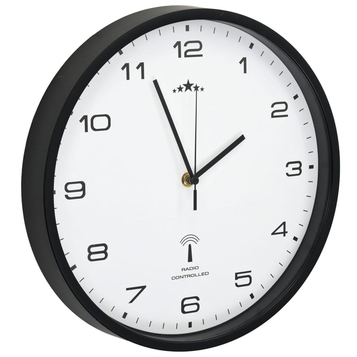 Eine runde, funkgesteuerte Wanduhr mit schwarzem Rahmen und weißem Zifferblatt. Die Uhr zeigt 10:57 Uhr.